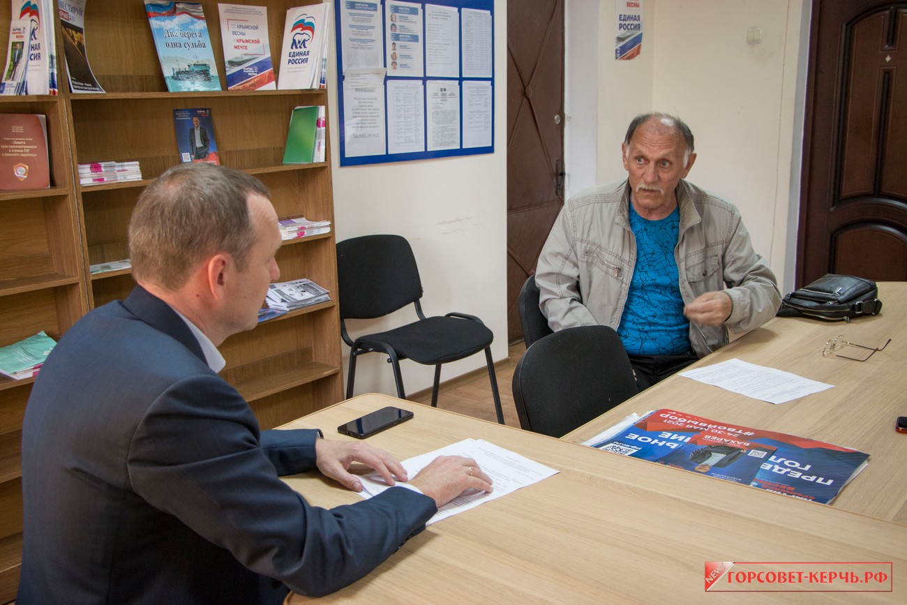 Депутат Госдумы Константин БАХАРЕВ провёл прием граждан в Керчи |  17.05.2021 | Керчь - БезФормата